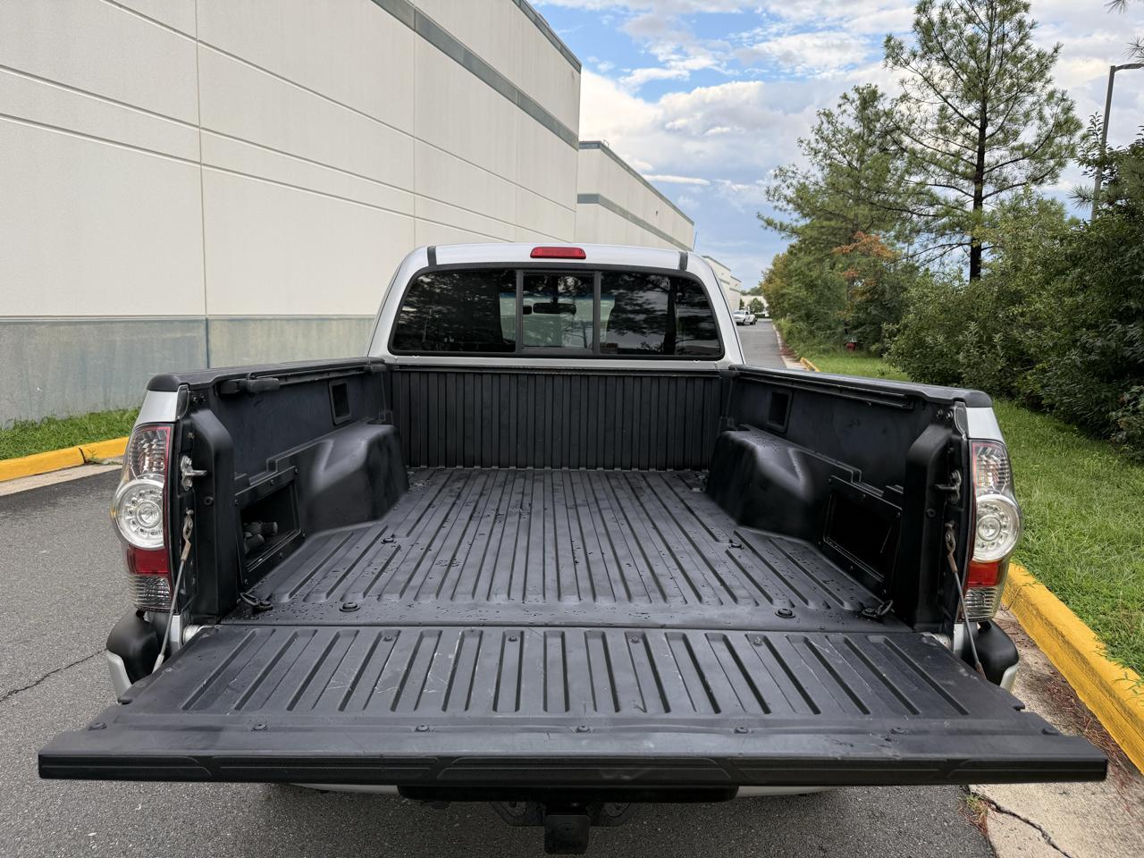 Toyota Tacoma 4WD Access I4 MT (Natl) 2011