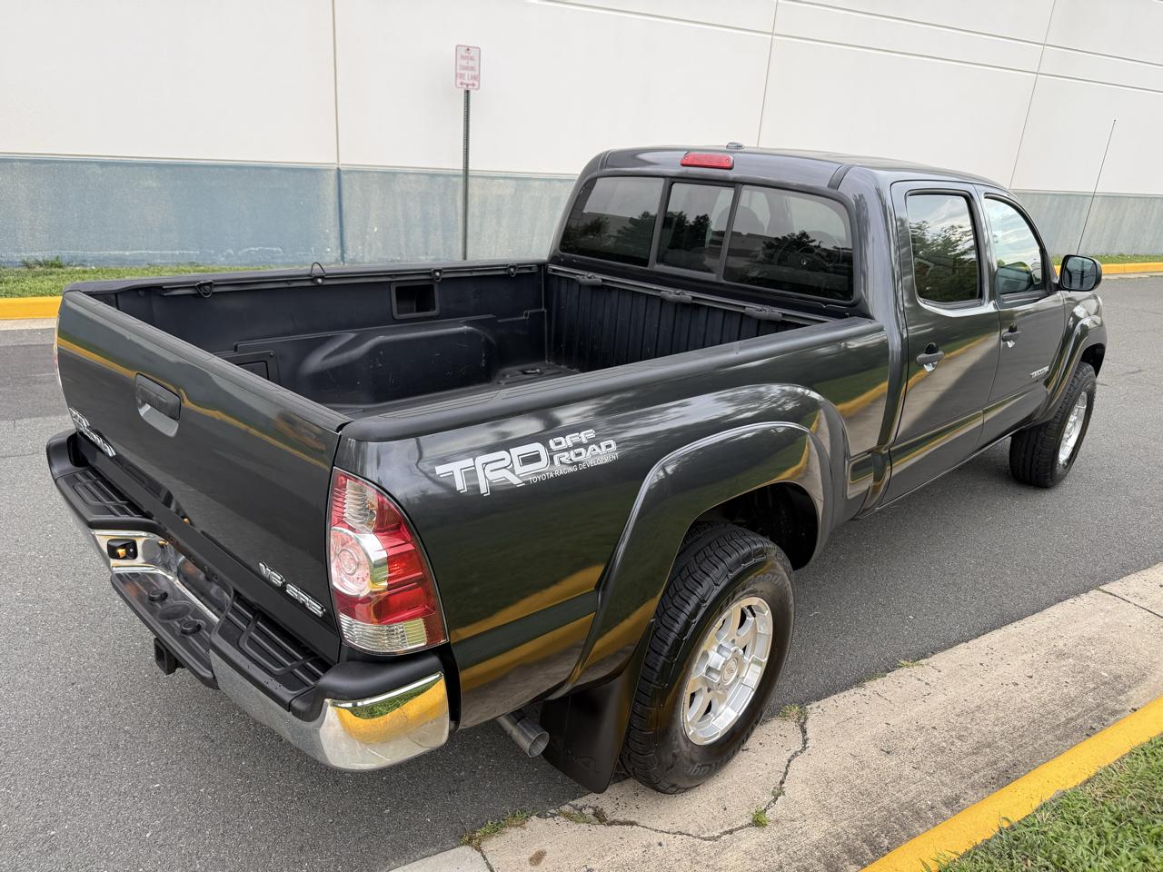 Toyota Tacoma 4WD Double LB V6 AT (Natl) 2010