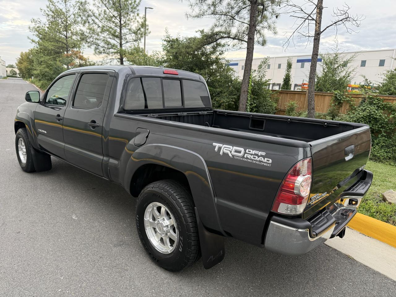 Toyota Tacoma 4WD Double LB V6 AT (Natl) 2010