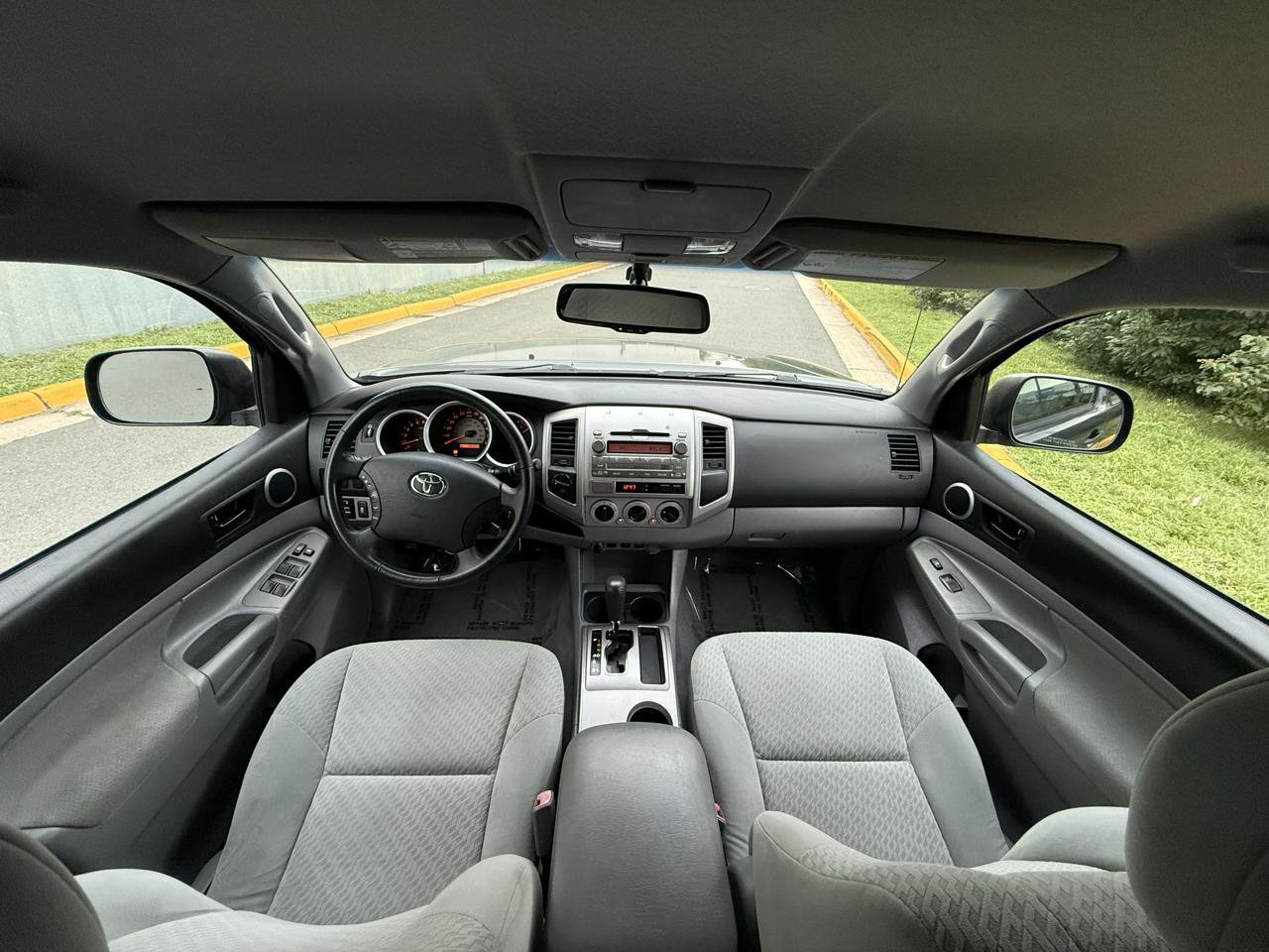 Toyota Tacoma 4WD Double LB V6 AT (Natl) 2010