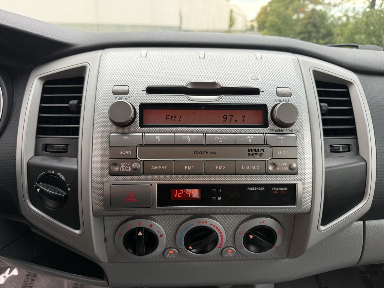 Toyota Tacoma 4WD Double LB V6 AT (Natl) 2010