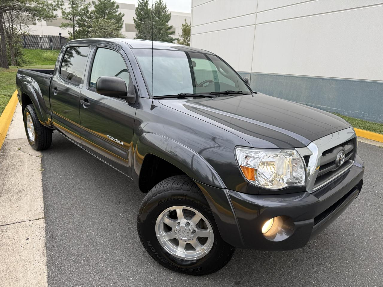 Toyota Tacoma 4WD Double LB V6 AT (Natl) 2010