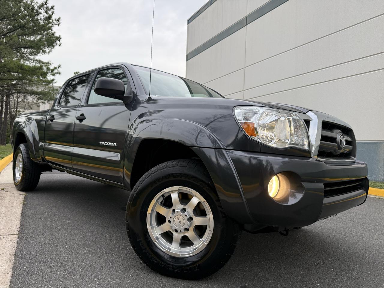 Toyota Tacoma 4WD Double LB V6 AT (Natl) 2010
