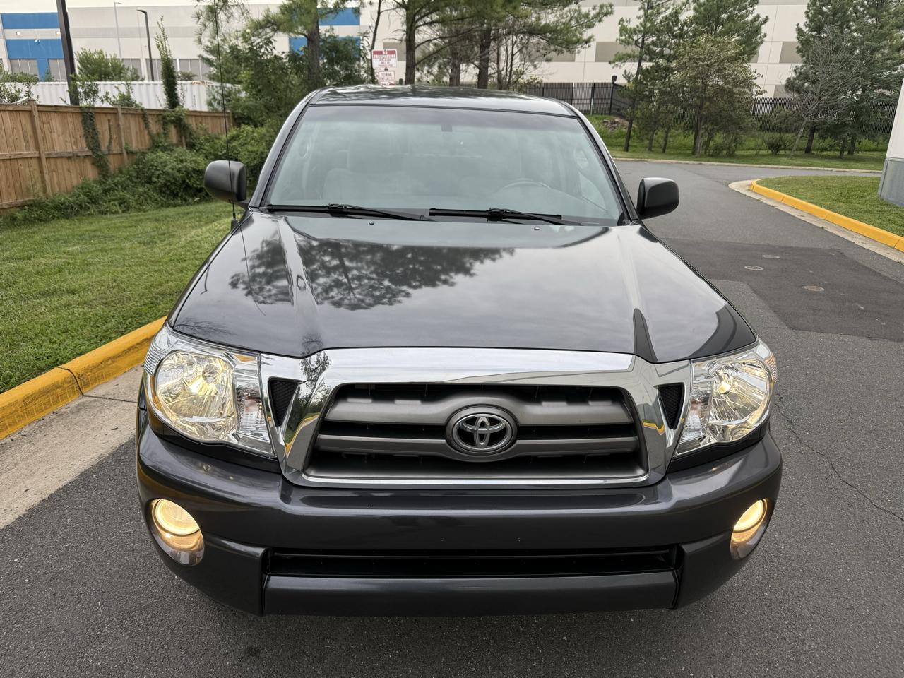 Toyota Tacoma 4WD Double LB V6 AT (Natl) 2010