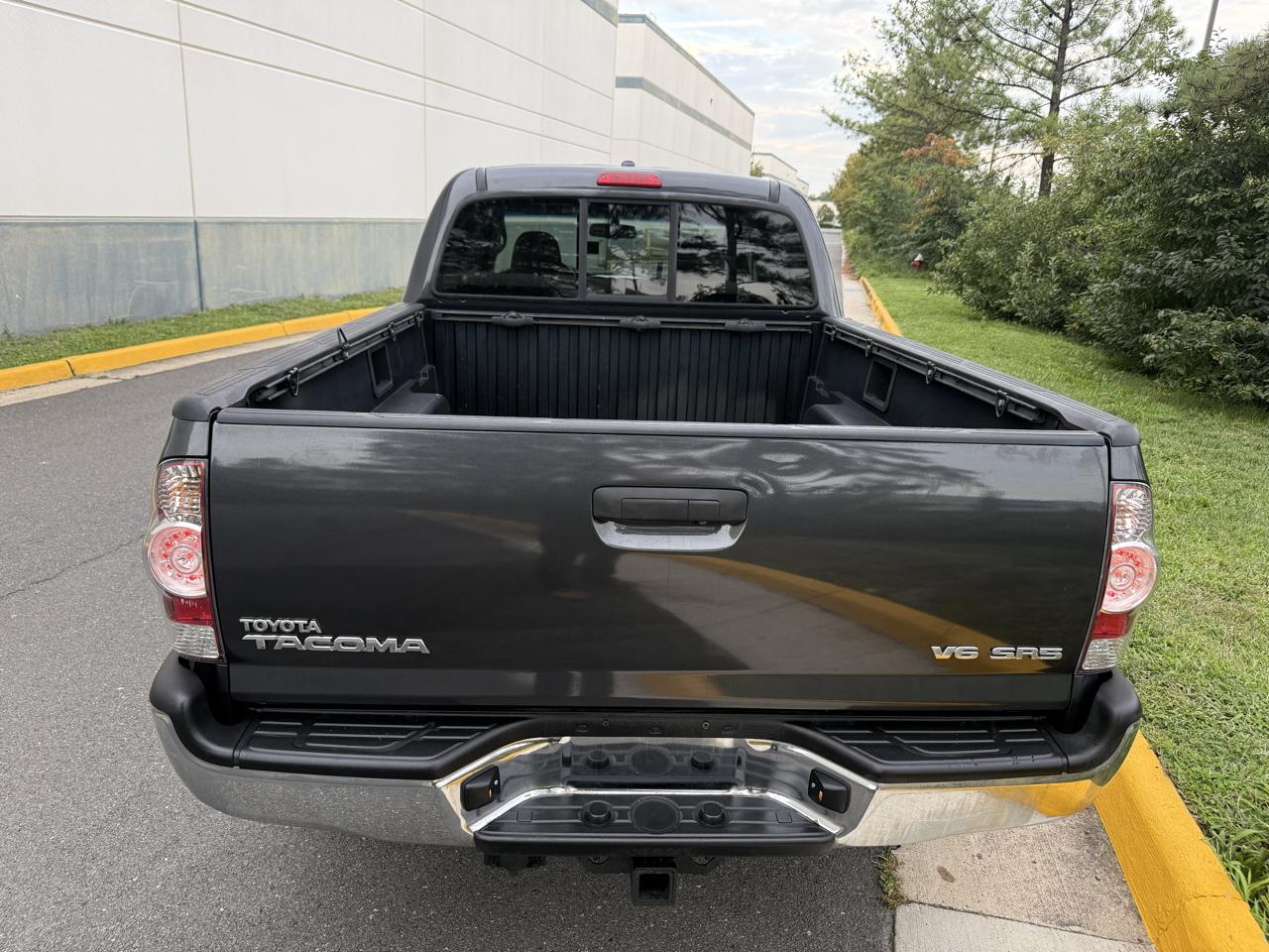 Toyota Tacoma 4WD Double LB V6 AT (Natl) 2010