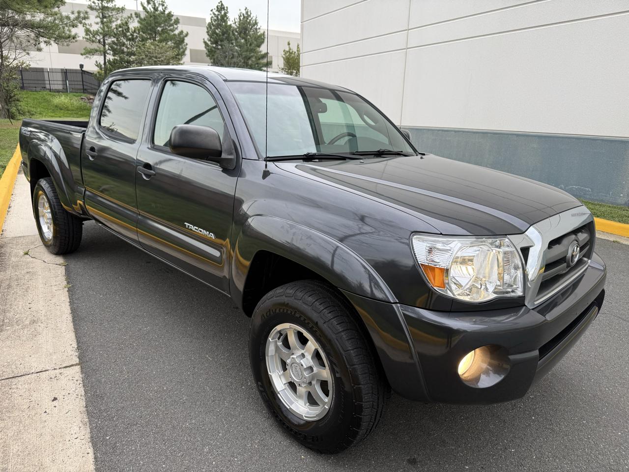 Toyota Tacoma 4WD Double LB V6 AT (Natl) 2010