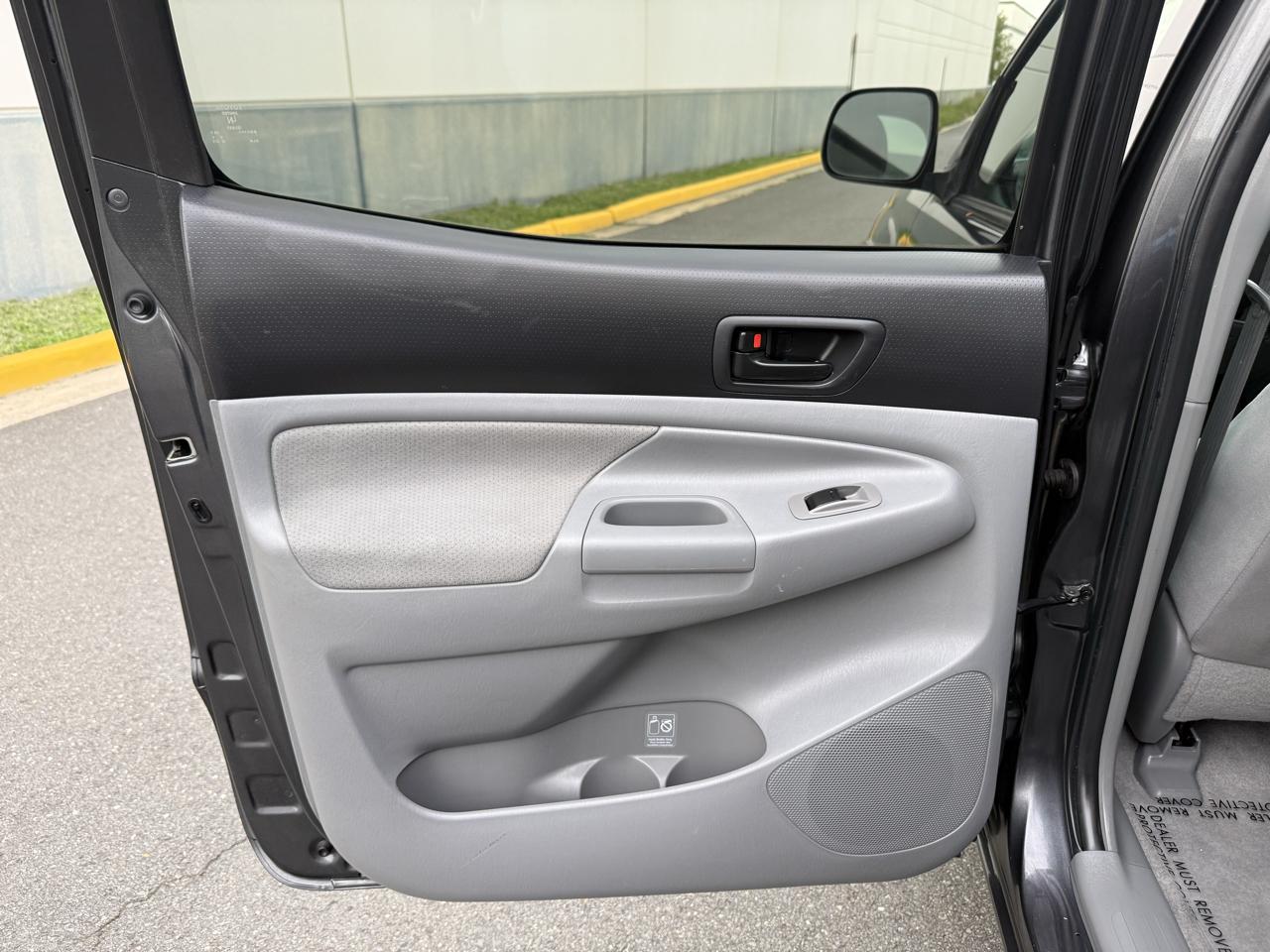 Toyota Tacoma 4WD Double LB V6 AT (Natl) 2010