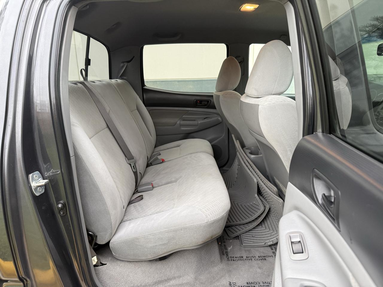 Toyota Tacoma 4WD Double LB V6 AT (Natl) 2010