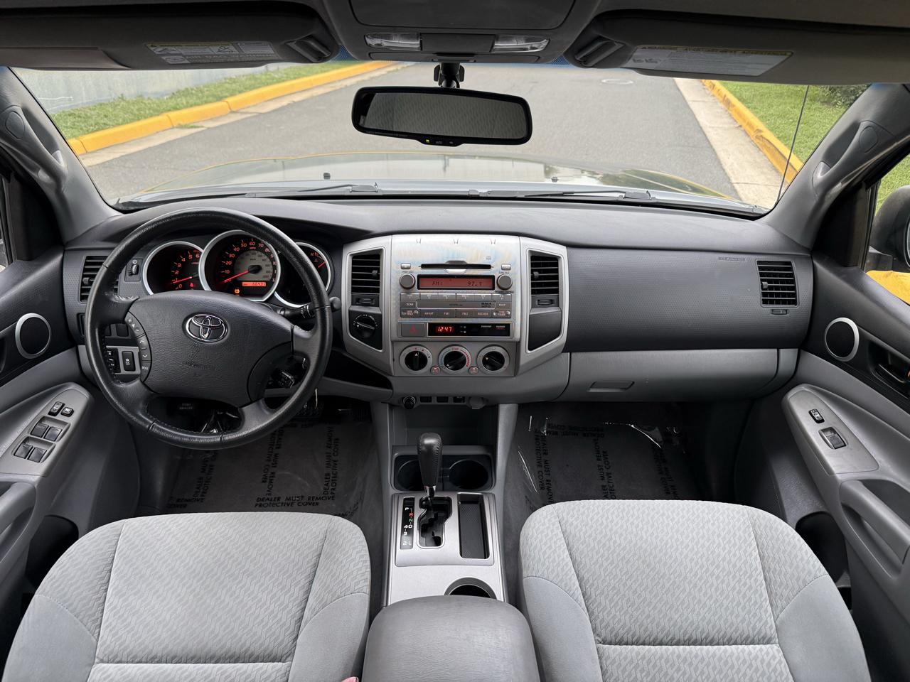 Toyota Tacoma 4WD Double LB V6 AT (Natl) 2010