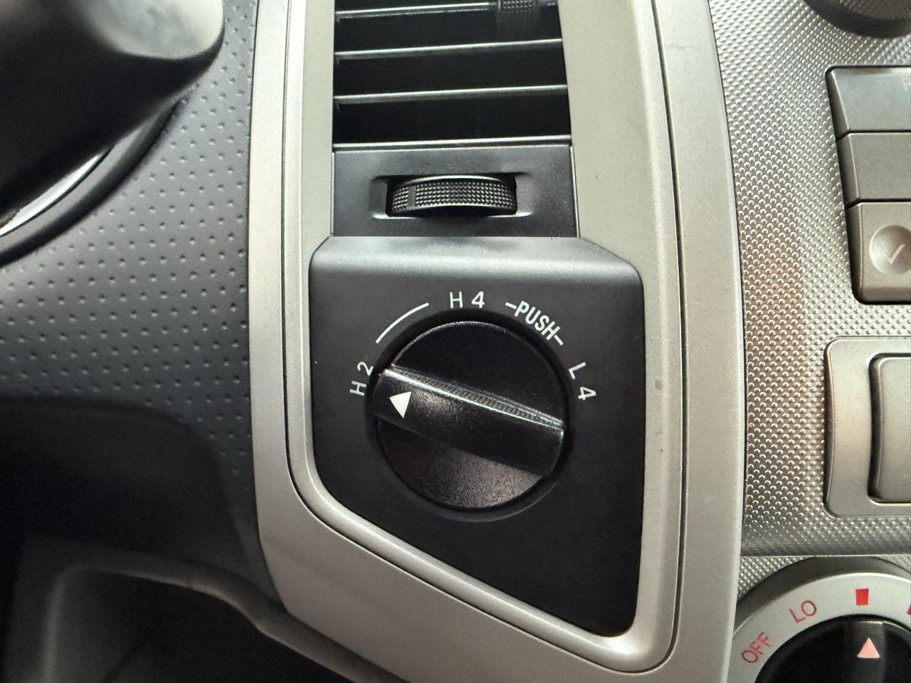 Toyota Tacoma 4WD Double LB V6 AT (Natl) 2010