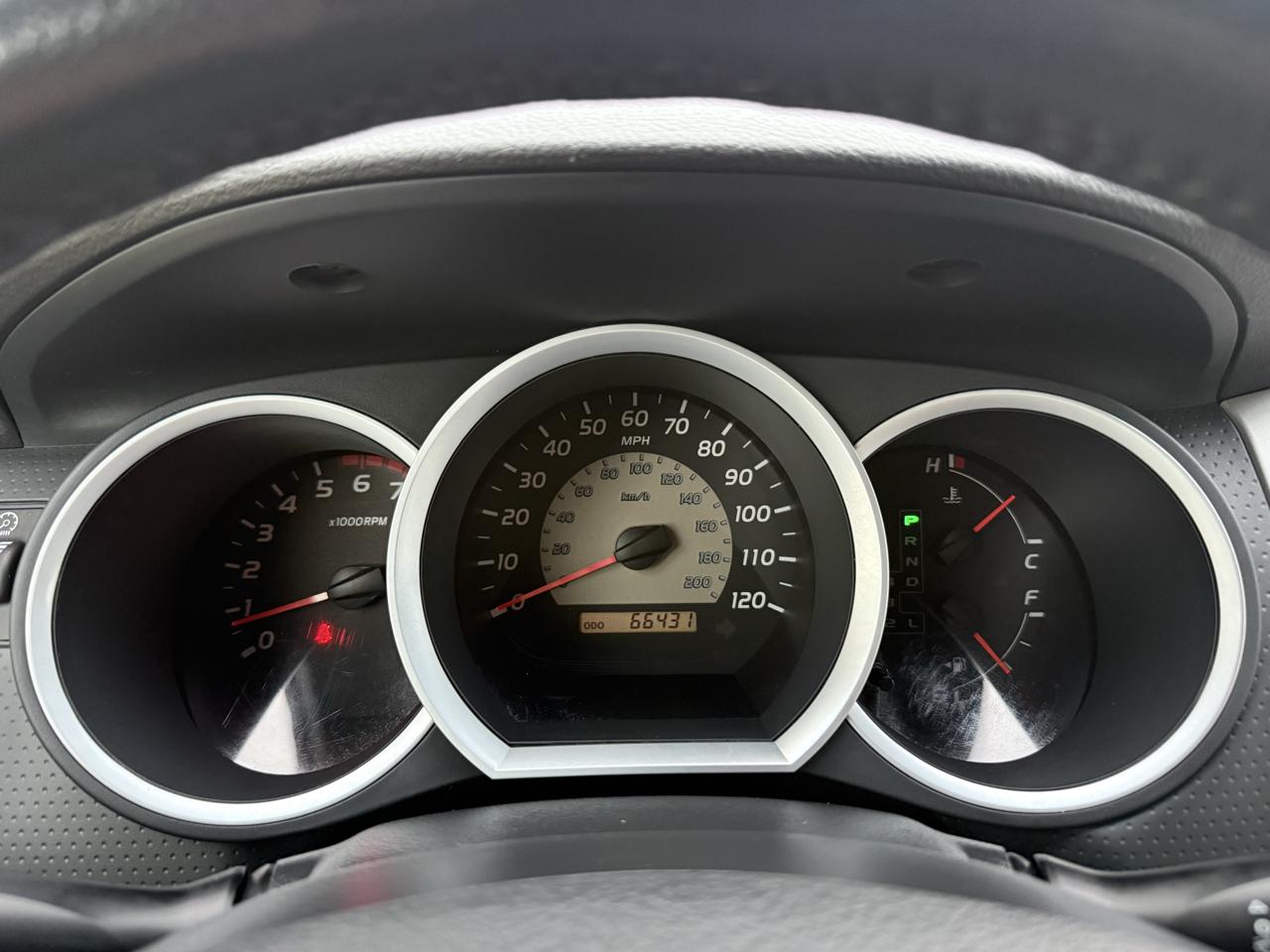 Toyota Tacoma 4WD Double LB V6 AT (Natl) 2010