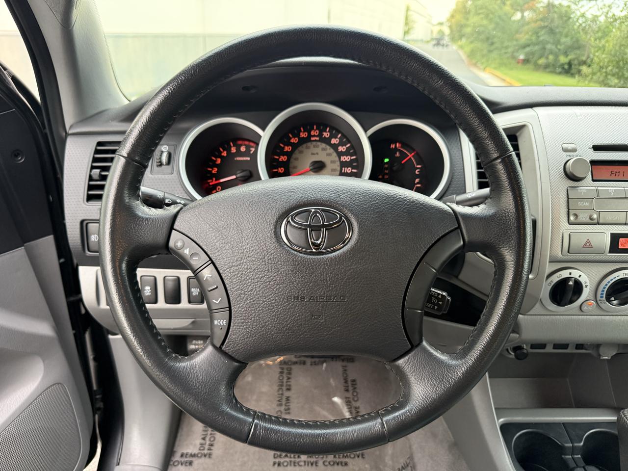 Toyota Tacoma 4WD Double LB V6 AT (Natl) 2010