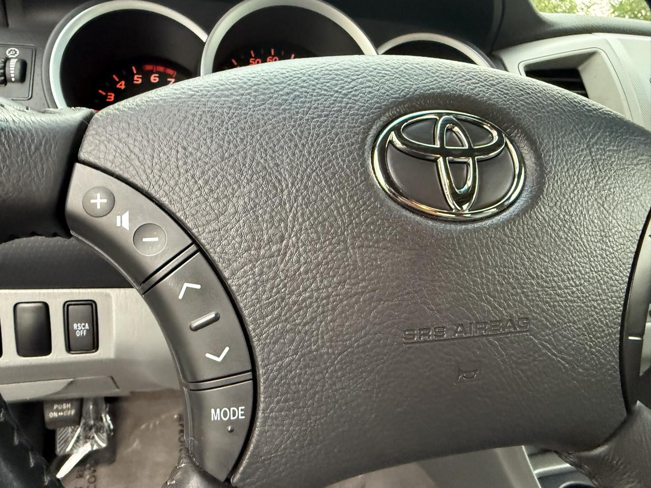 Toyota Tacoma 4WD Double LB V6 AT (Natl) 2010