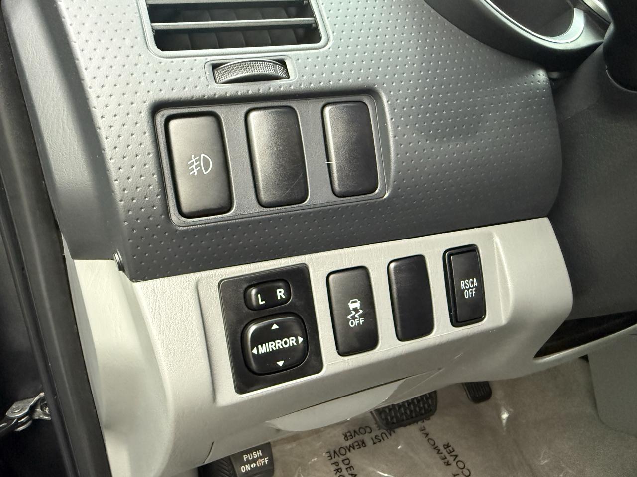 Toyota Tacoma 4WD Double LB V6 AT (Natl) 2010