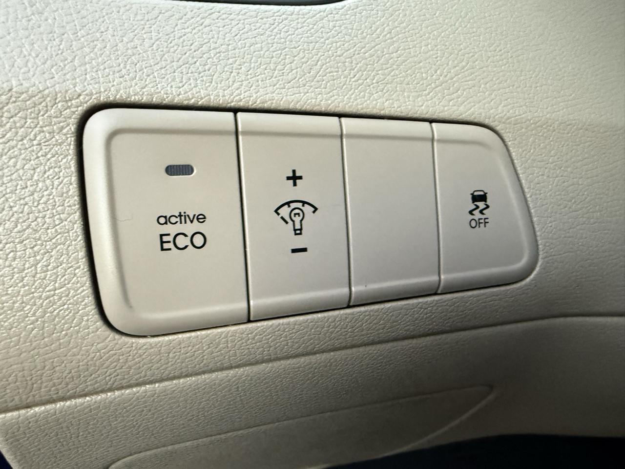 Hyundai Elantra 4dr Sdn Auto SE (Alabama Plant) 2015