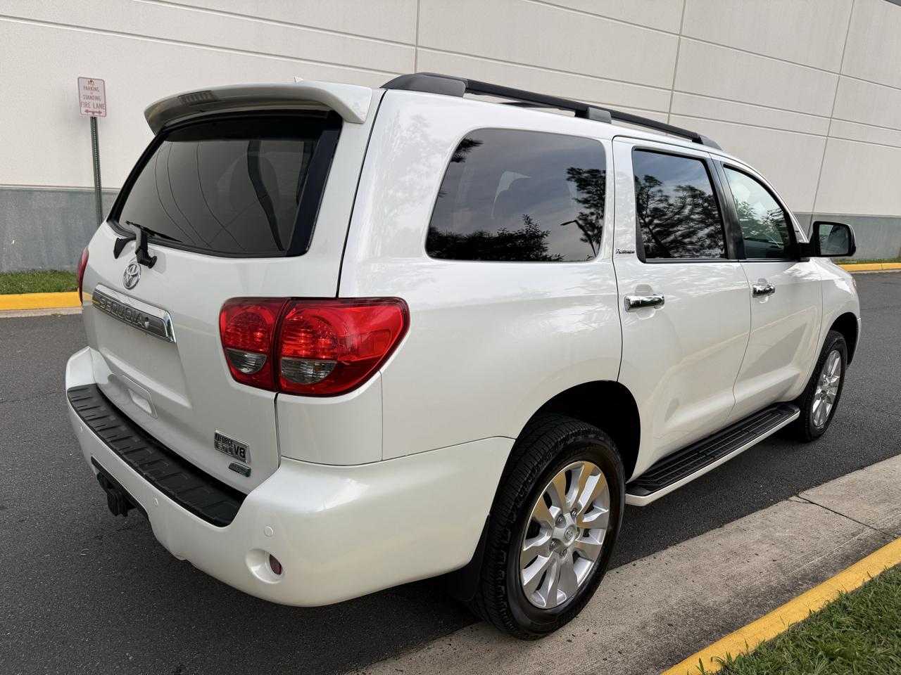 Toyota Sequoia 4WD 5.7L FFV Platinum (Natl) 2016