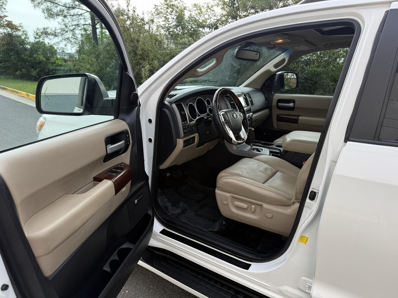 Toyota Sequoia 4WD 5.7L FFV Platinum (Natl) 2016