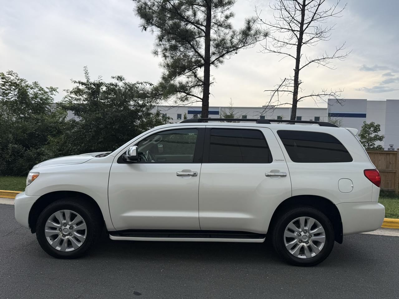 Toyota Sequoia 4WD 5.7L FFV Platinum (Natl) 2016
