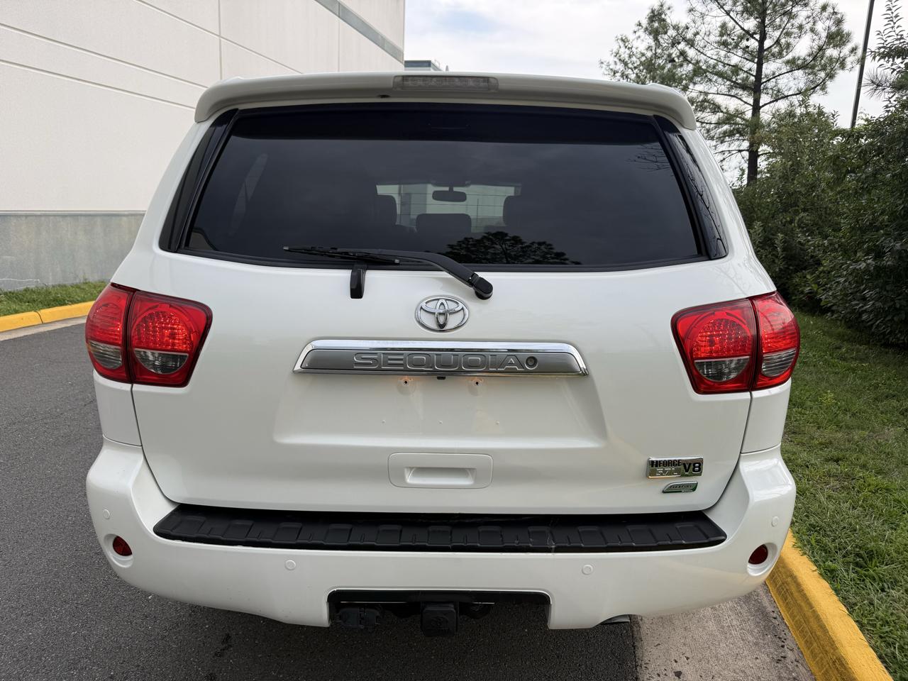 Toyota Sequoia 4WD 5.7L FFV Platinum (Natl) 2016