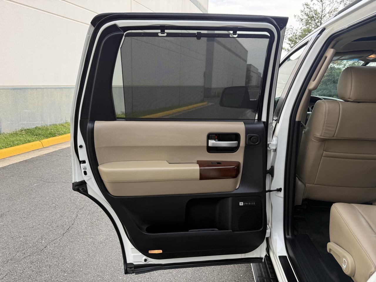 Toyota Sequoia 4WD 5.7L FFV Platinum (Natl) 2016