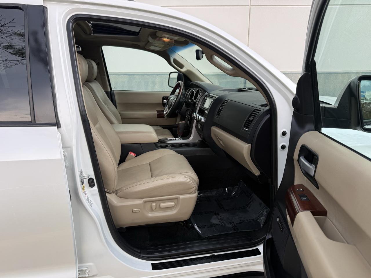 Toyota Sequoia 4WD 5.7L FFV Platinum (Natl) 2016