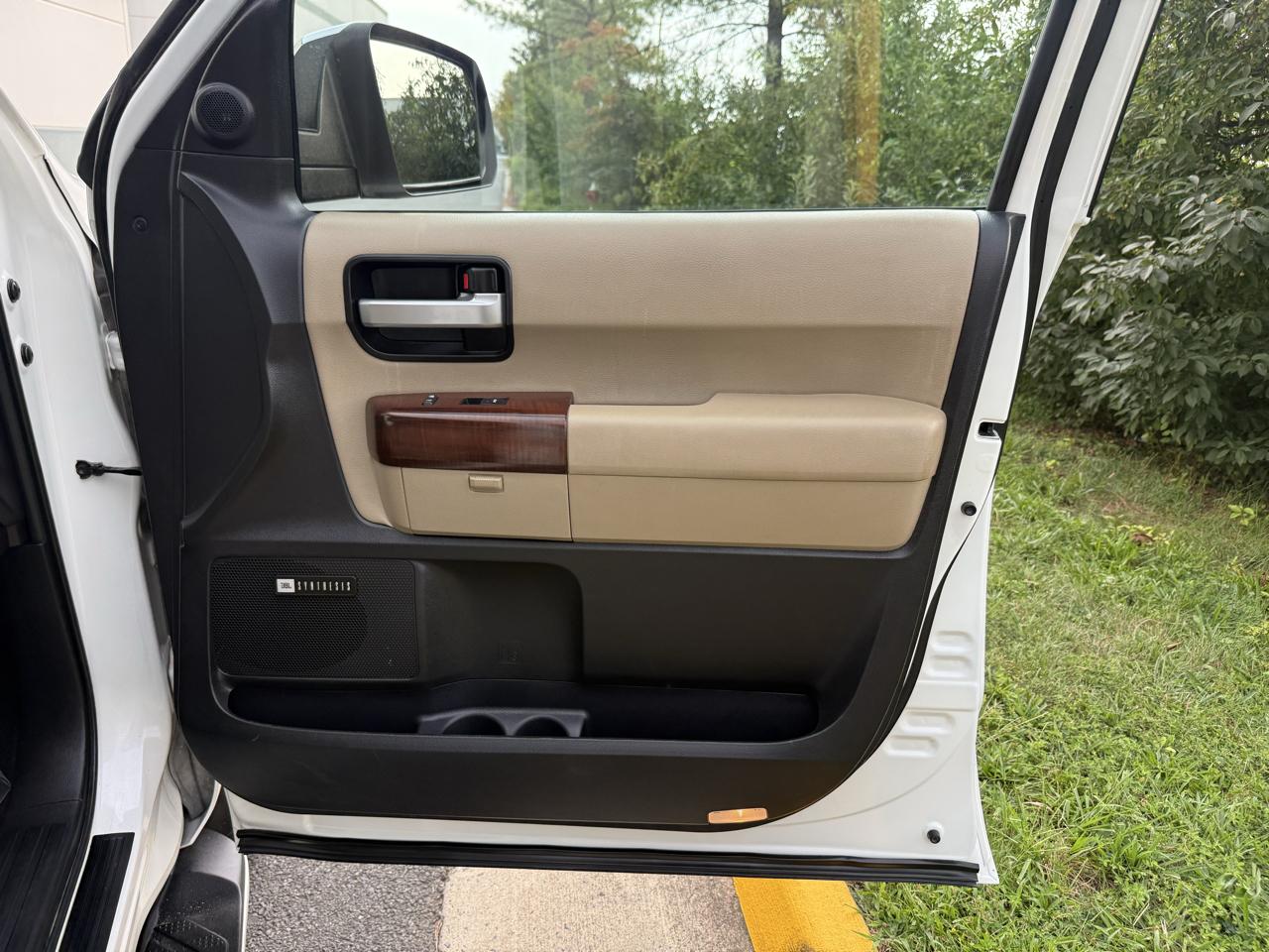 Toyota Sequoia 4WD 5.7L FFV Platinum (Natl) 2016