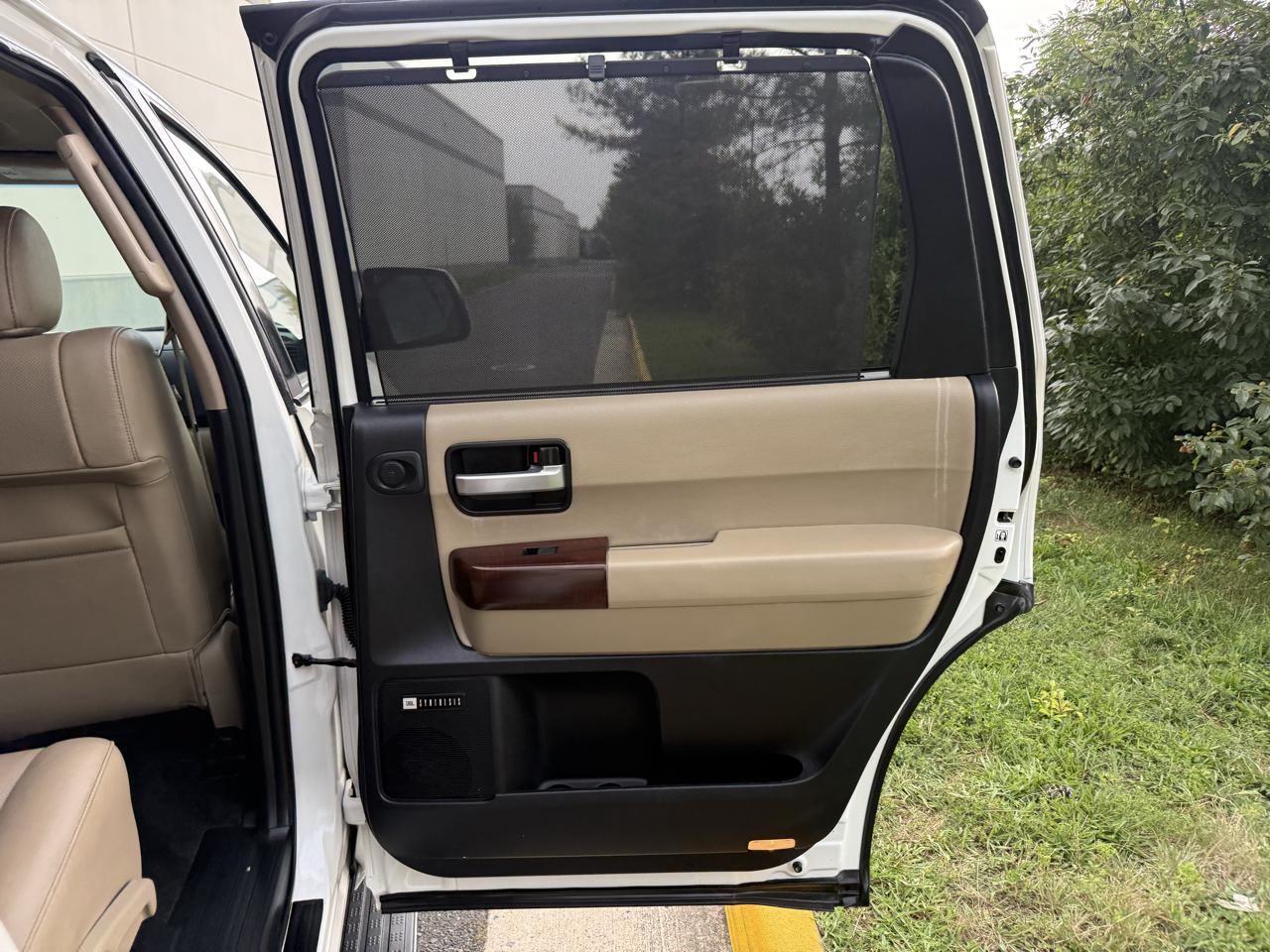 Toyota Sequoia 4WD 5.7L FFV Platinum (Natl) 2016