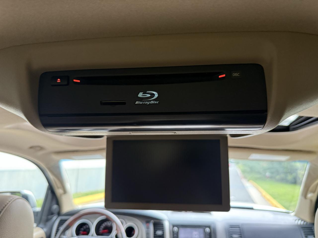 Toyota Sequoia 4WD 5.7L FFV Platinum (Natl) 2016