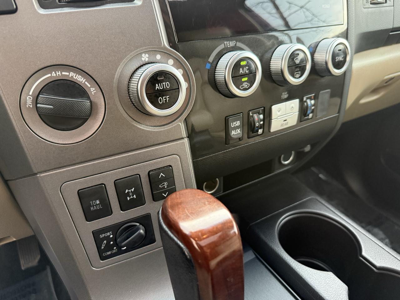 Toyota Sequoia 4WD 5.7L FFV Platinum (Natl) 2016