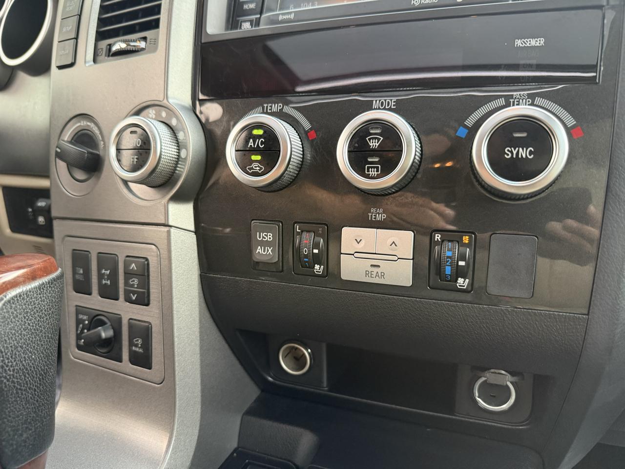 Toyota Sequoia 4WD 5.7L FFV Platinum (Natl) 2016