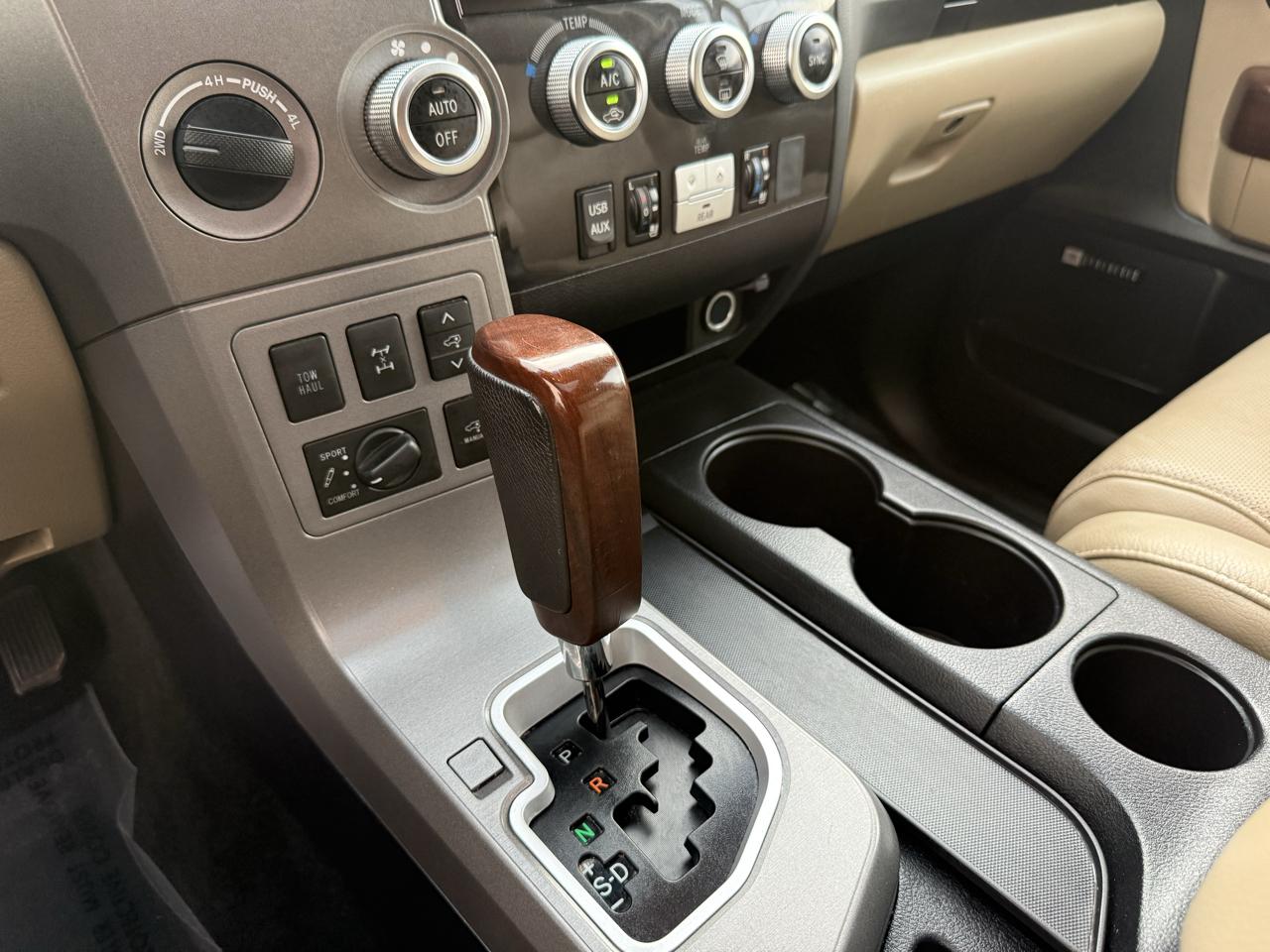Toyota Sequoia 4WD 5.7L FFV Platinum (Natl) 2016