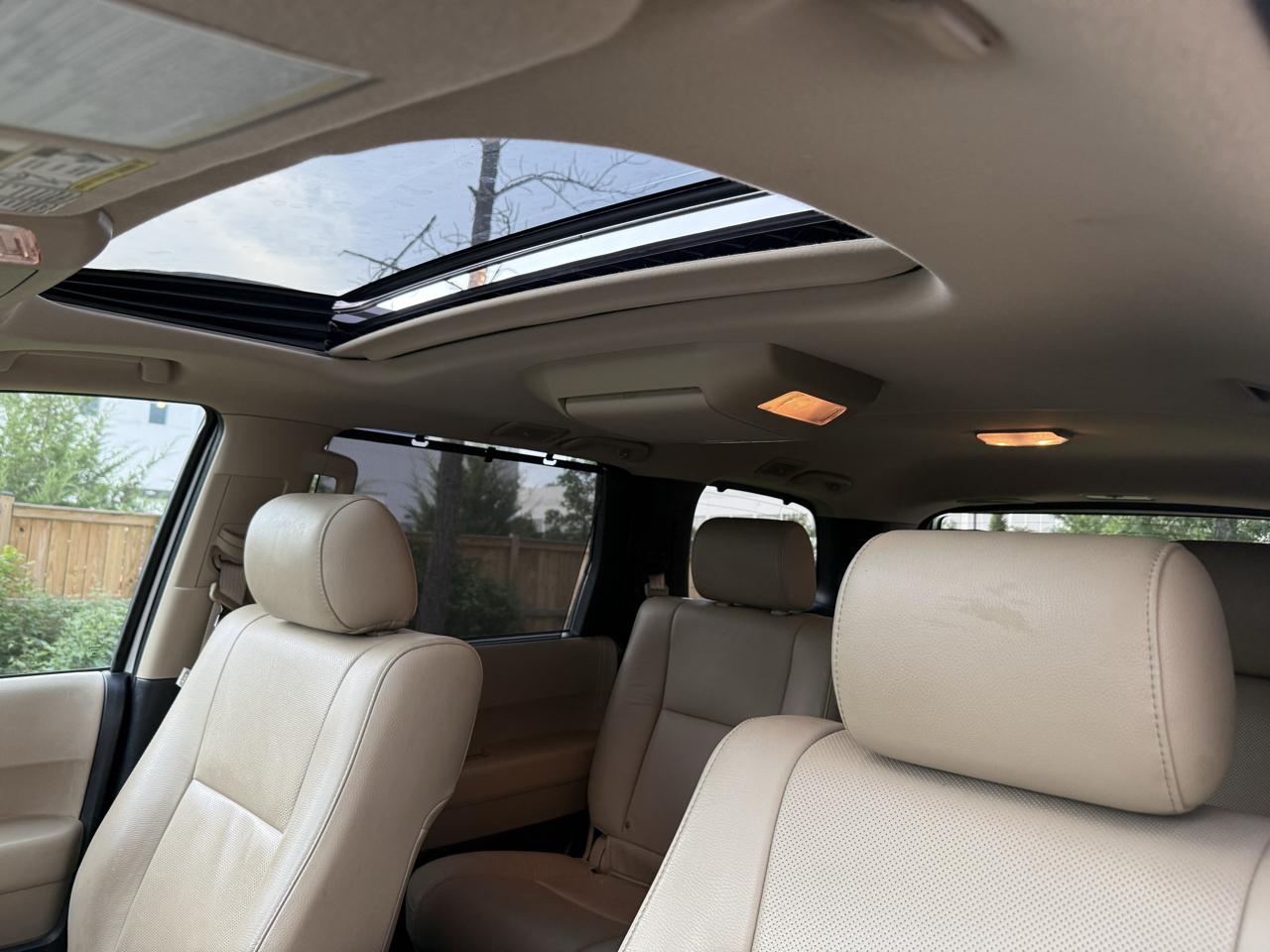Toyota Sequoia 4WD 5.7L FFV Platinum (Natl) 2016