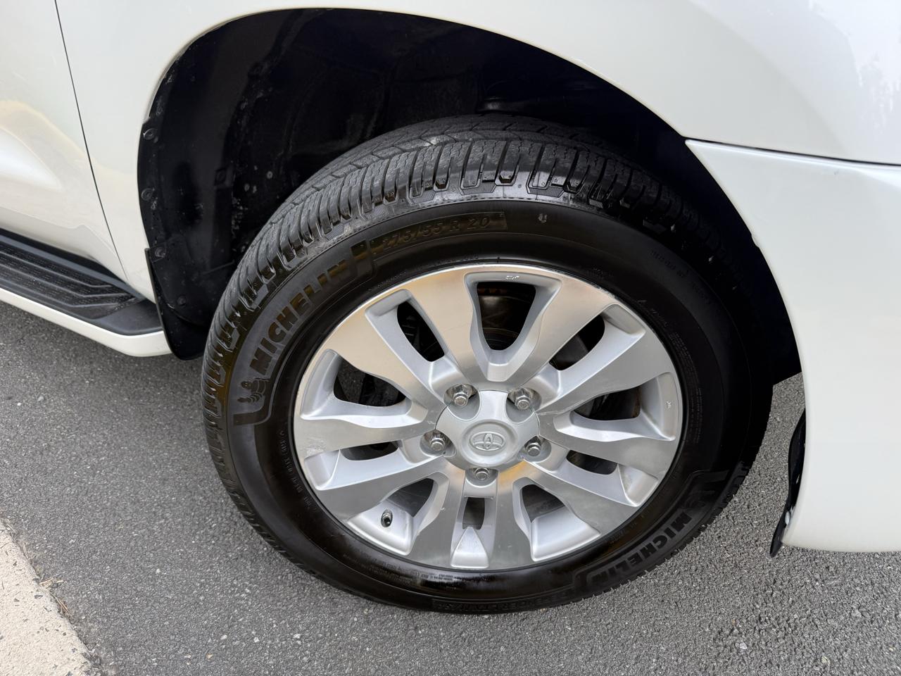 Toyota Sequoia 4WD 5.7L FFV Platinum (Natl) 2016