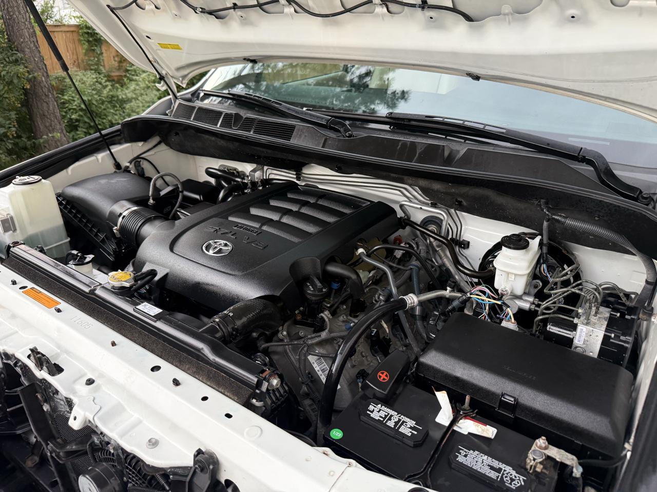 Toyota Sequoia 4WD 5.7L FFV Platinum (Natl) 2016