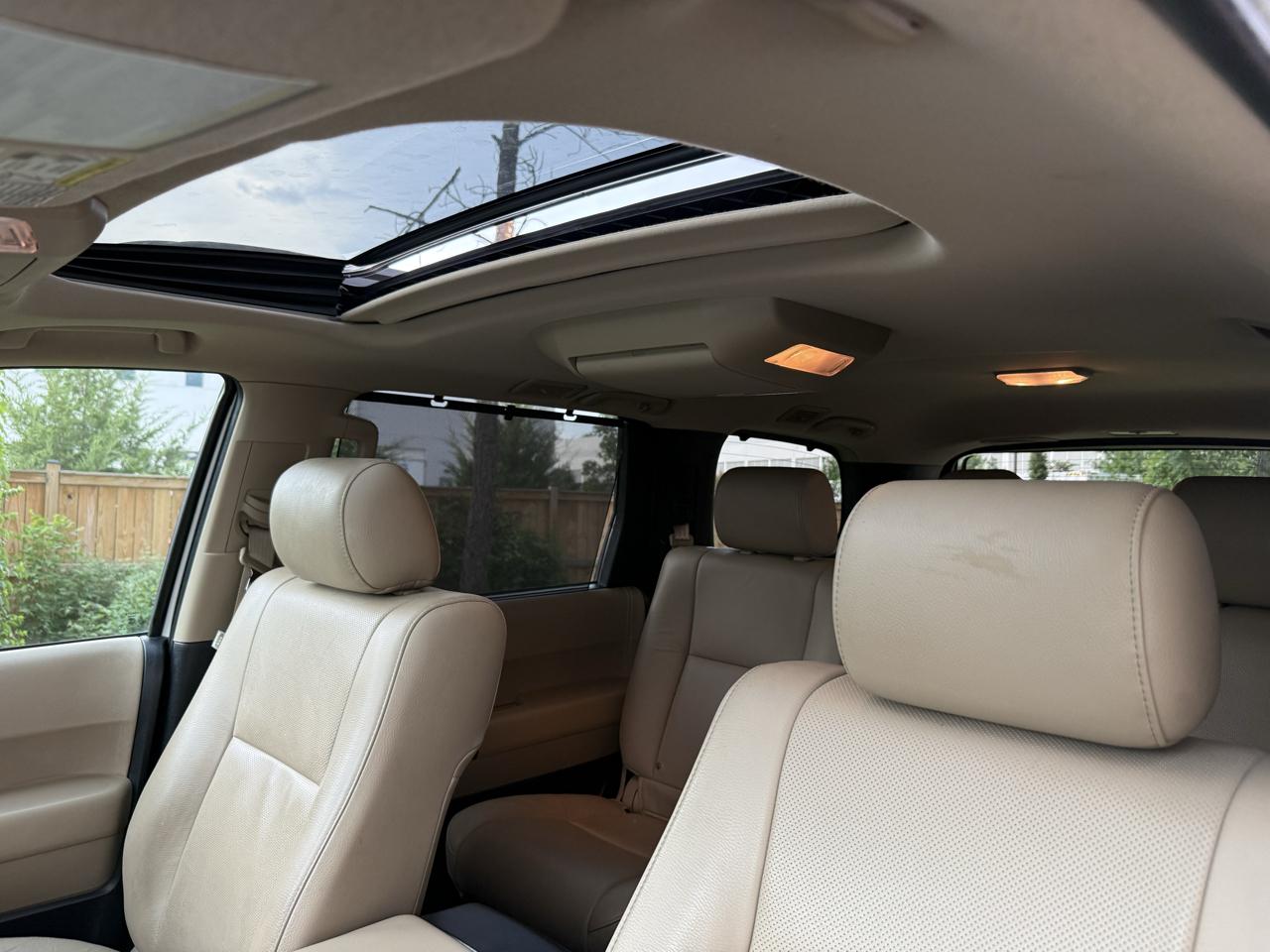 Toyota Sequoia 4WD 5.7L FFV Platinum (Natl) 2016