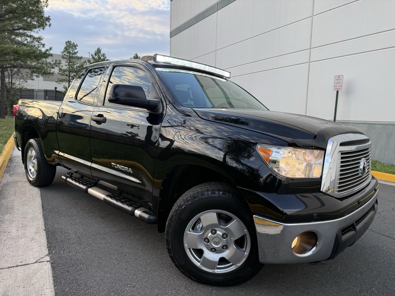 Toyota Tundra 4WD Truck Dbl 4.6L V8 6-Spd AT (Natl) 2011