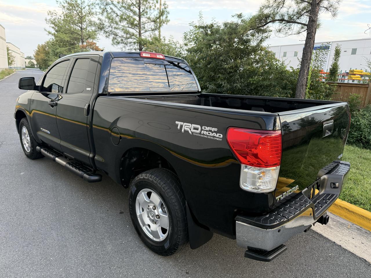 Toyota Tundra 4WD Truck Dbl 4.6L V8 6-Spd AT (Natl) 2011