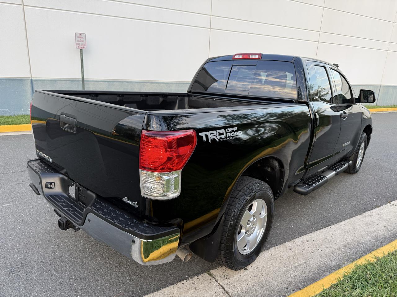 Toyota Tundra 4WD Truck Dbl 4.6L V8 6-Spd AT (Natl) 2011
