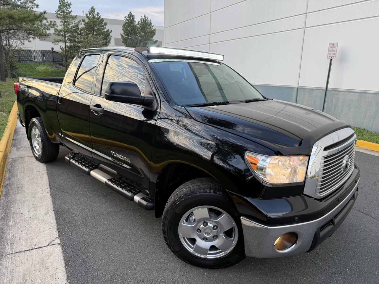 Toyota Tundra 4WD Truck Dbl 4.6L V8 6-Spd AT (Natl) 2011