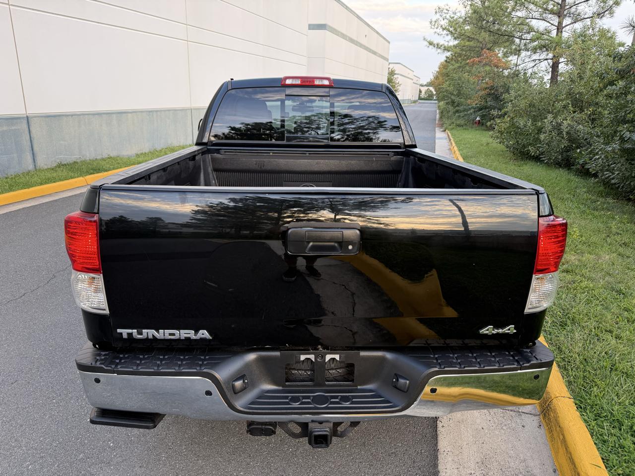Toyota Tundra 4WD Truck Dbl 4.6L V8 6-Spd AT (Natl) 2011