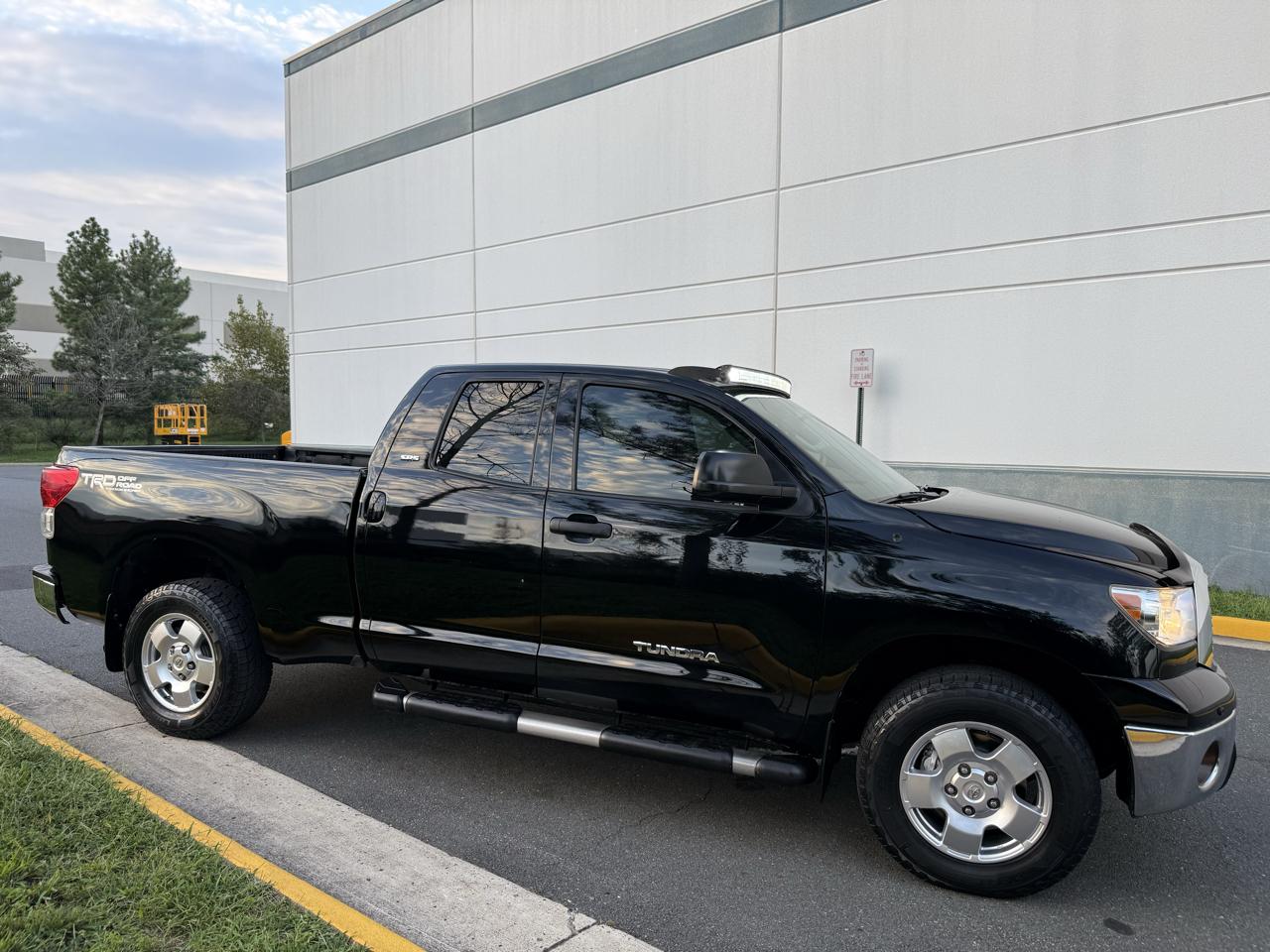 Toyota Tundra 4WD Truck Dbl 4.6L V8 6-Spd AT (Natl) 2011
