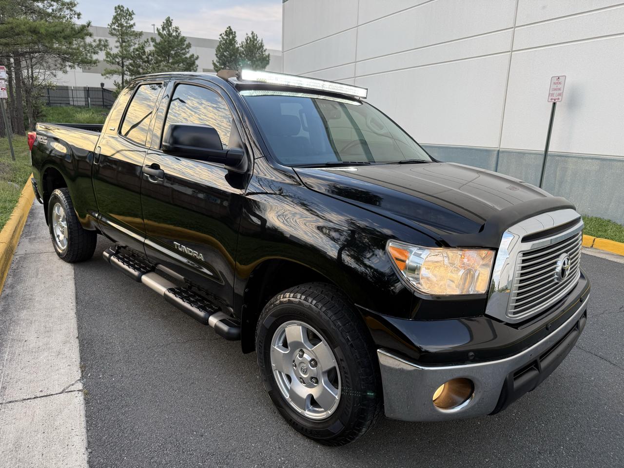 Toyota Tundra 4WD Truck Dbl 4.6L V8 6-Spd AT (Natl) 2011