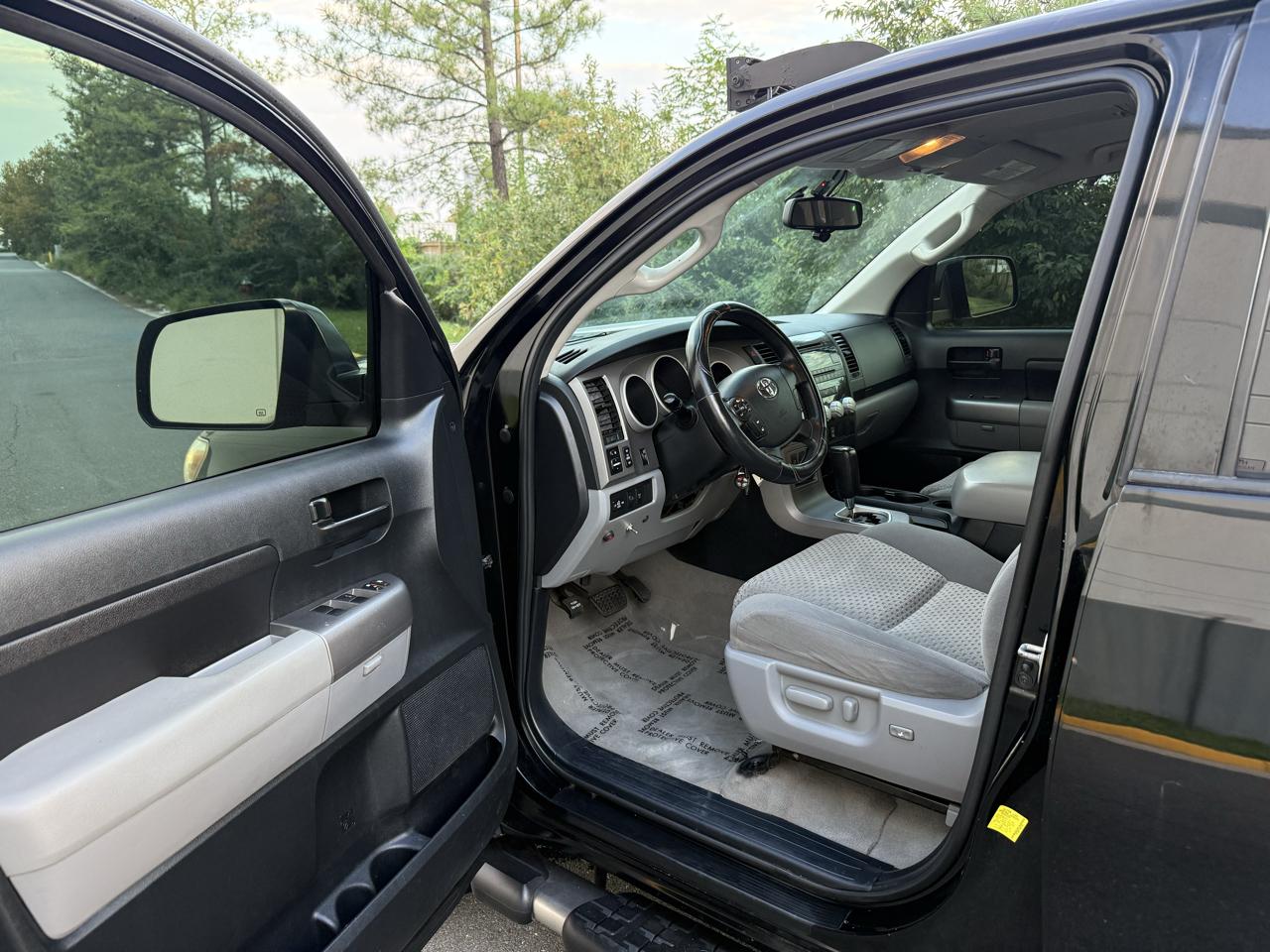 Toyota Tundra 4WD Truck Dbl 4.6L V8 6-Spd AT (Natl) 2011