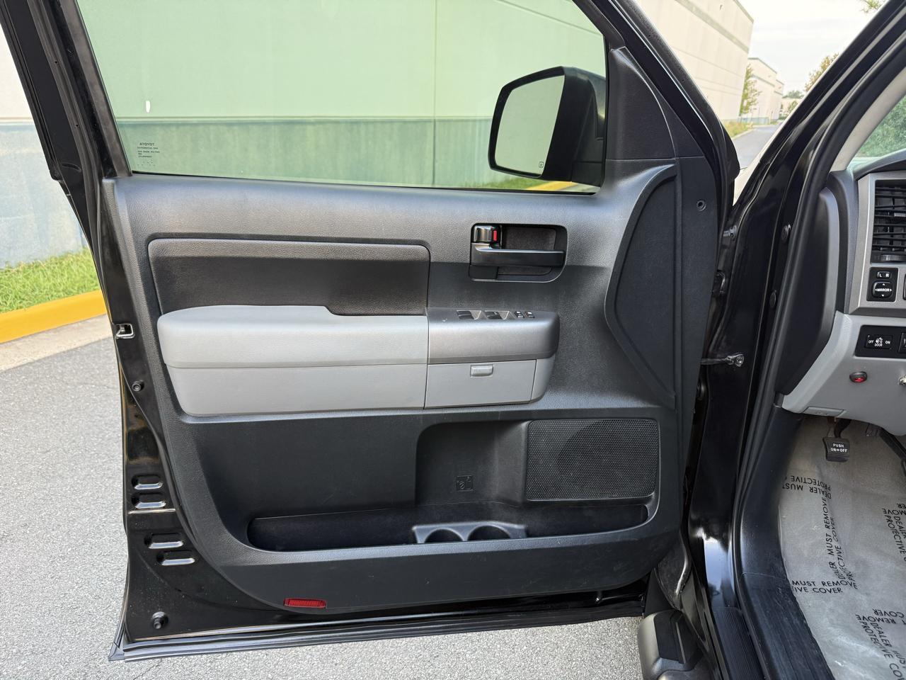 Toyota Tundra 4WD Truck Dbl 4.6L V8 6-Spd AT (Natl) 2011