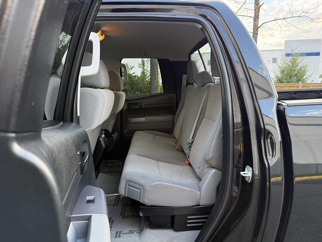 Toyota Tundra 4WD Truck Dbl 4.6L V8 6-Spd AT (Natl) 2011