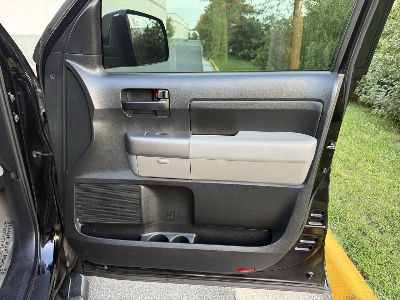Toyota Tundra 4WD Truck Dbl 4.6L V8 6-Spd AT (Natl) 2011