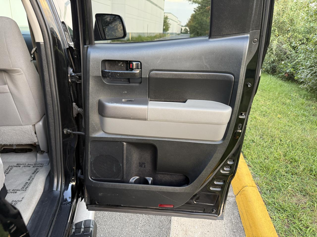 Toyota Tundra 4WD Truck Dbl 4.6L V8 6-Spd AT (Natl) 2011