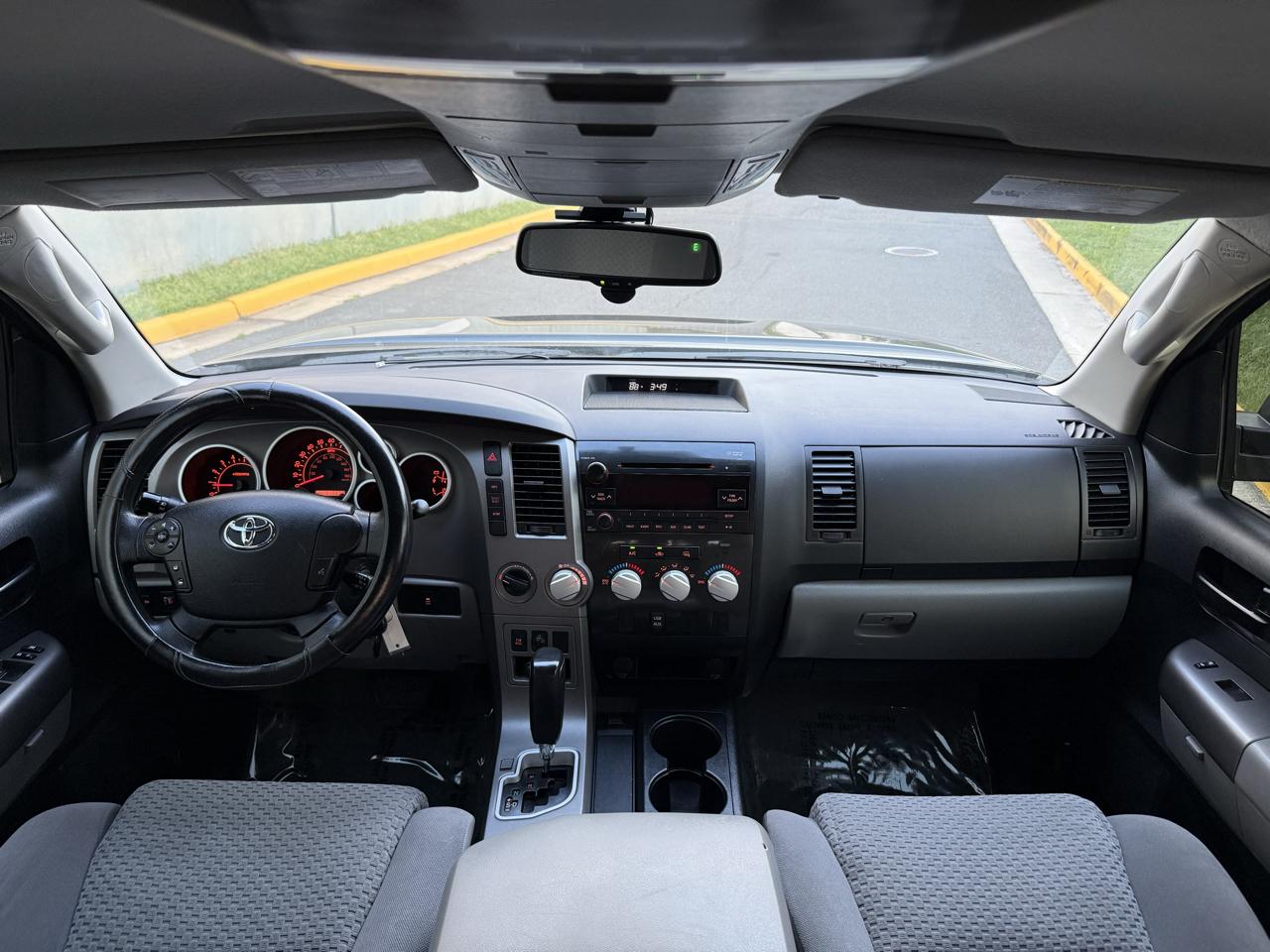 Toyota Tundra 4WD Truck Dbl 4.6L V8 6-Spd AT (Natl) 2011