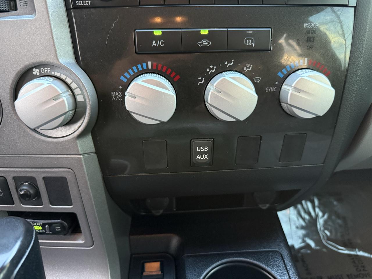 Toyota Tundra 4WD Truck Dbl 4.6L V8 6-Spd AT (Natl) 2011