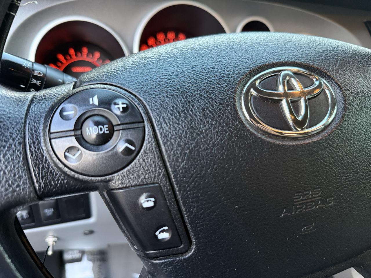 Toyota Tundra 4WD Truck Dbl 4.6L V8 6-Spd AT (Natl) 2011